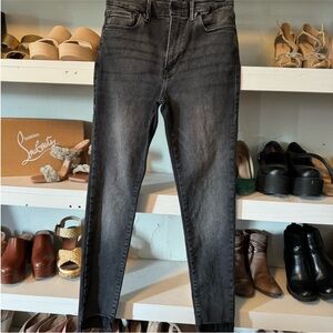 Good American Black Skinny Jeans with Tapered Fit